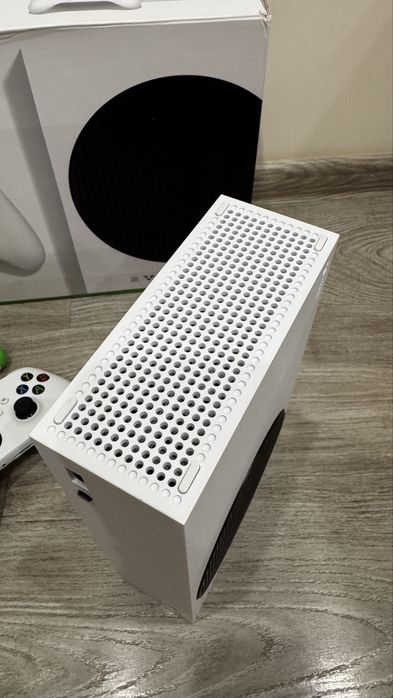 Xbox Series S 512GB + 2 геймпади