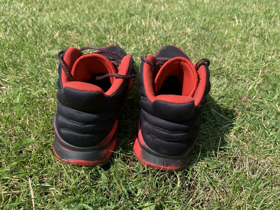 Баскетбольні кросівки adidas deep threat primeblue