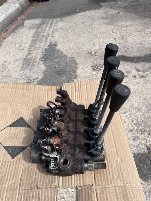 Distribuidor hidráulico 4 comandos