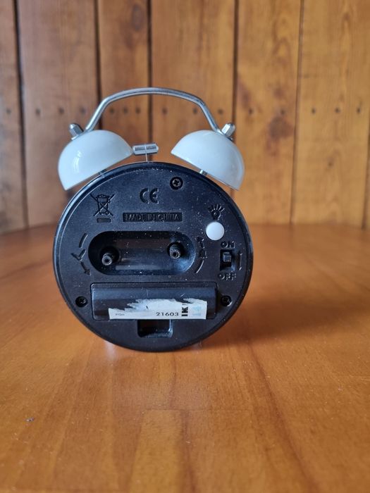 Biały budzik * Ikea