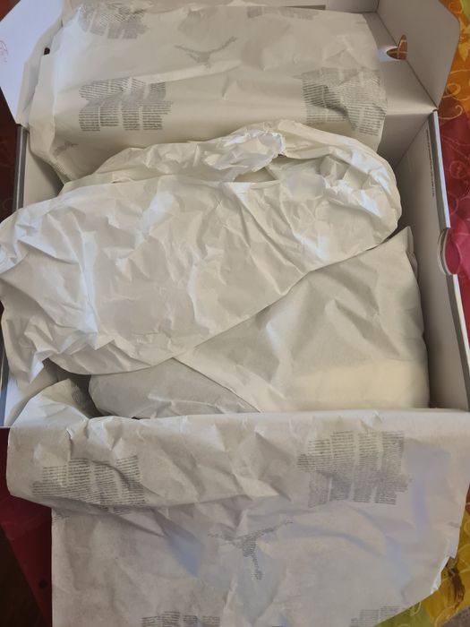 Sapatilhas novas (ainda em caixa). Nunca usadas. Preço negociável