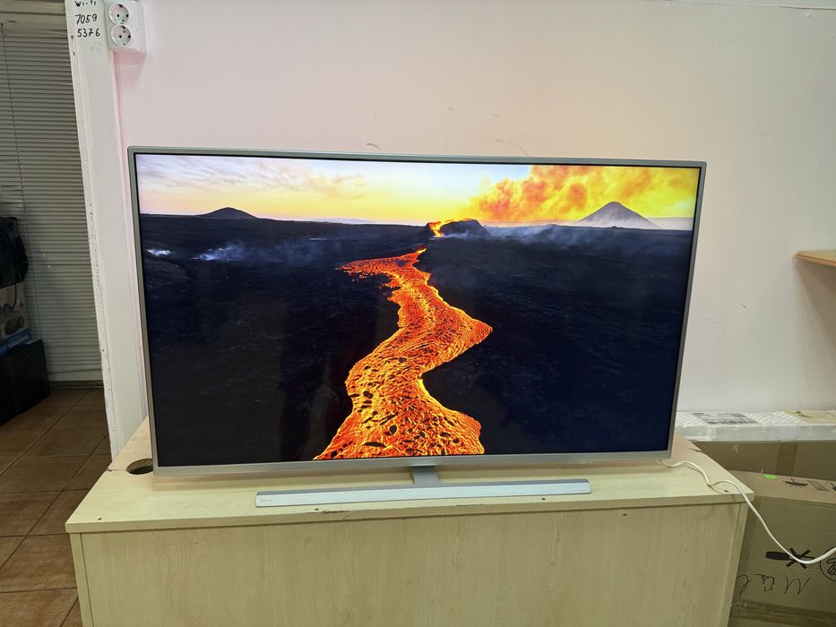 Philips 43” 4K Smart TV Ambilight білий стильний дизайн