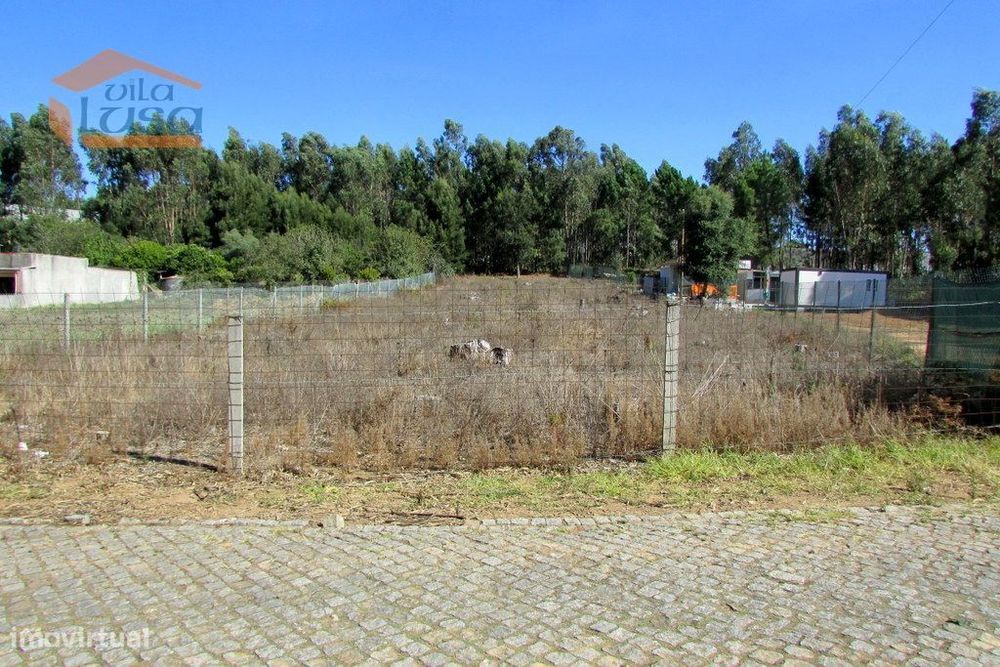 Terreno plano com 1.763 m2 em Grijo para a construção de Moradia 4 ...