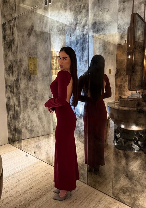 Сукні , худі , костюми , спідниці .Магазин одягу , є все для жінок