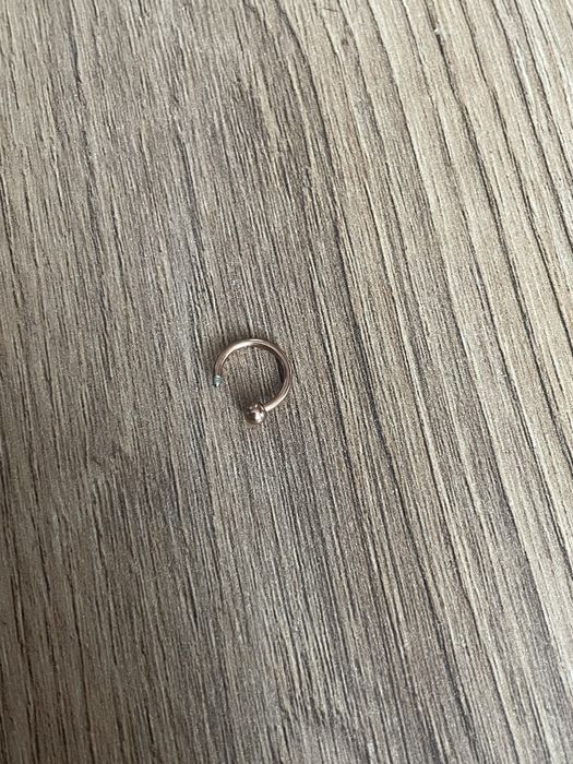 Rosegold rozowe zloto kolczyk podkowa