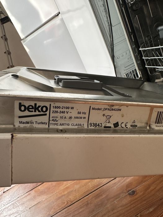 Máquina de lavar loiça Beko DFN28432W
