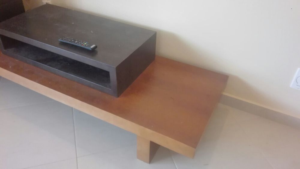 BAIXA DE PREÇO: Móvel de TV/Aparador madeira maciça/ PARA DESOCUPAR