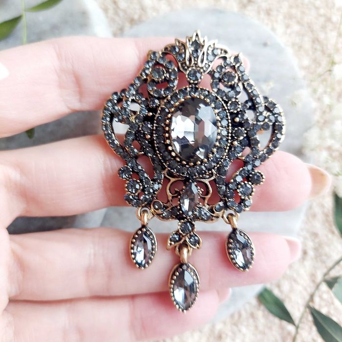 Broszka przypinka Vintage ażurowa.