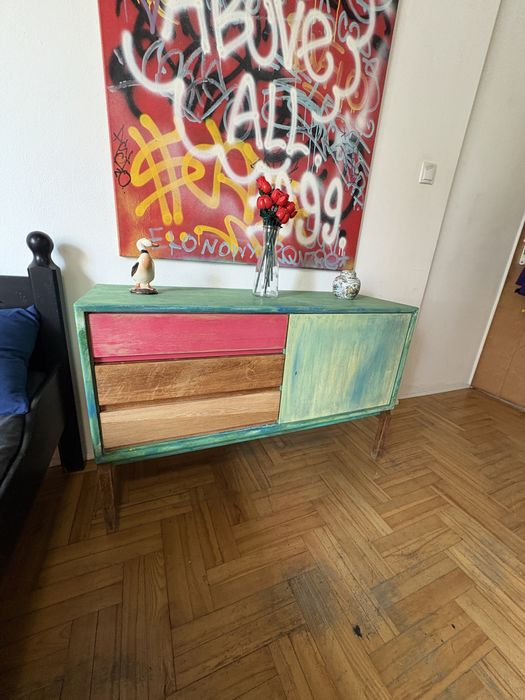 Drewniana Unikatowa komoda z PRL typu jamnik w stylu art / boho / vintage – jedyny taki egzemplarz