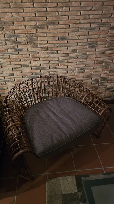 Cadeirão em verga com almofada
