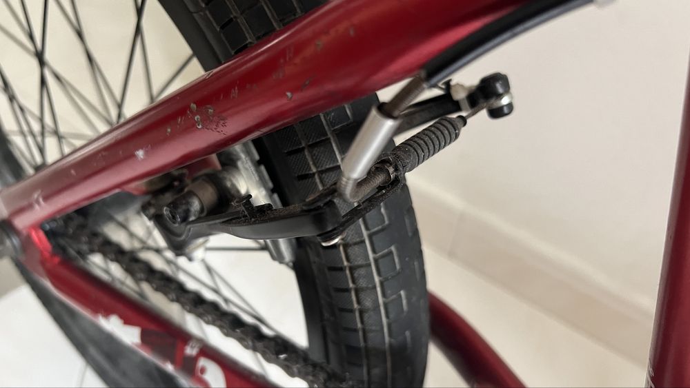 Bmx com rodas de 20”