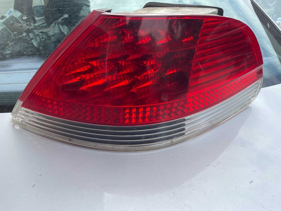 Bmw 7 e65 przed LIFT lampa lewy prawy tył w błotnik biały kierunek