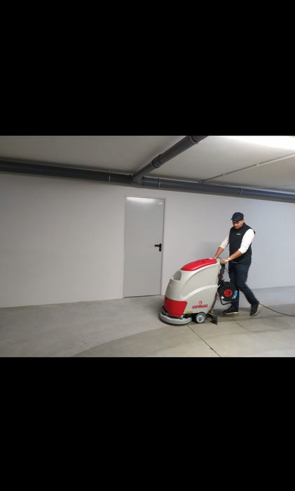 Limpeza de garagens com lavadora - aspiradora de pavimentos