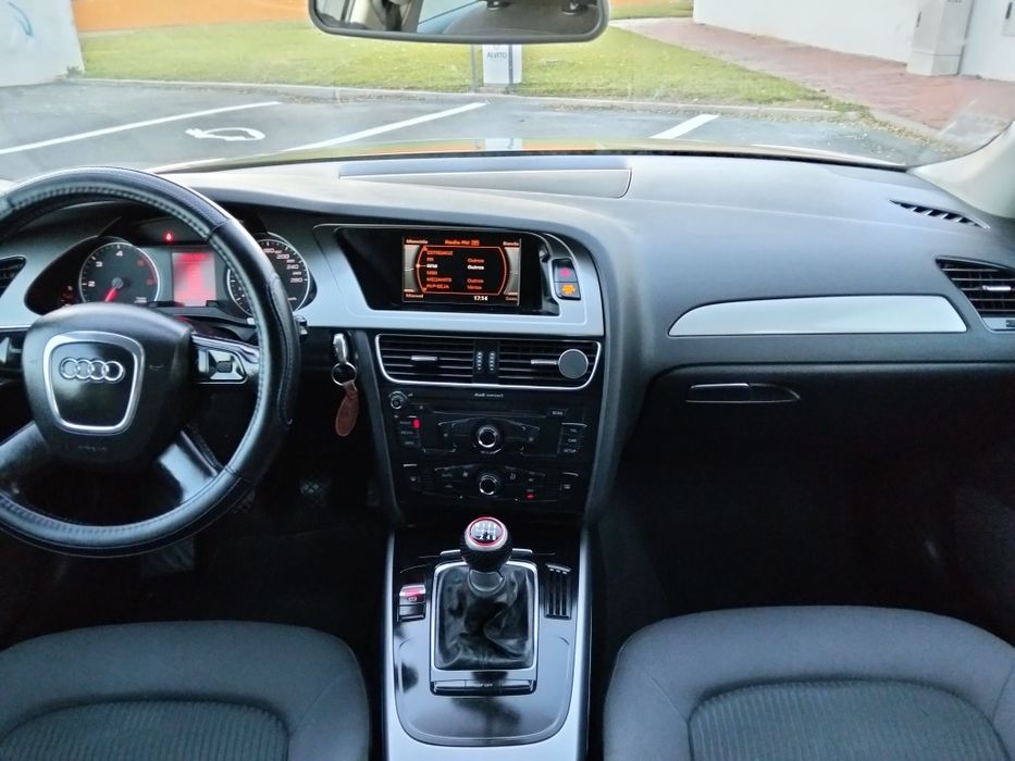 Audi A4 Avant 2.0TDI B8 em estado novo.