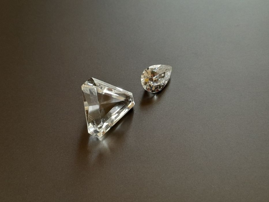 Продам натуральні камінчики з прикрас.