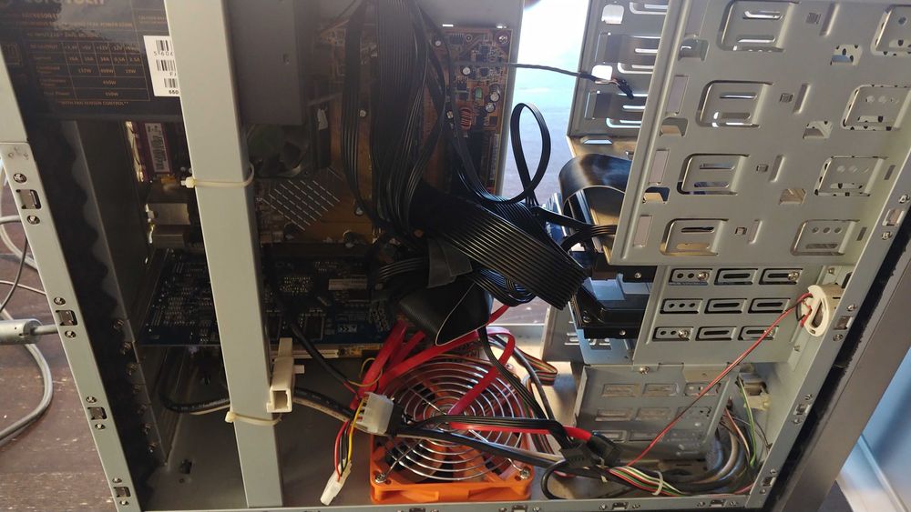 Caixa ATX Nexus com isolamento acústico