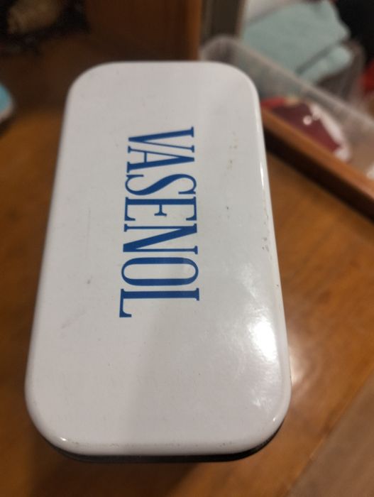 Lata comemorativa Vasenol