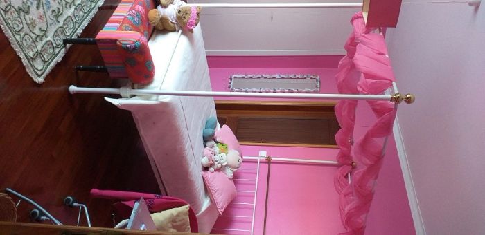 Cama de solteiro em ferro branca (1,83x0,95)