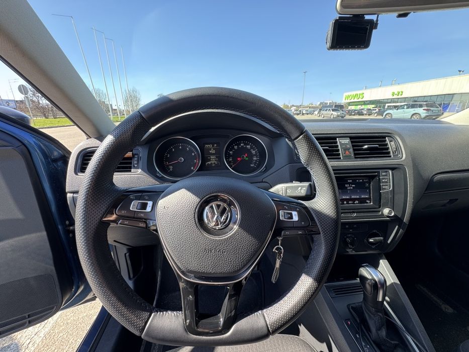 Продам Volkswagen Jetta 1.4 2015.