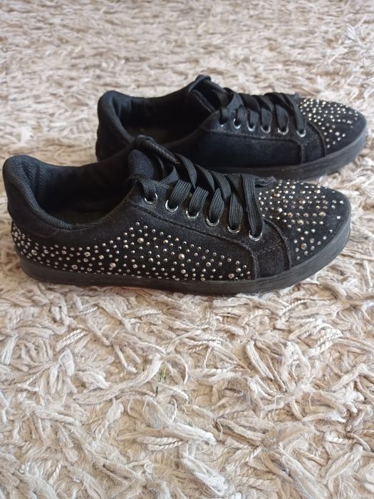 Кеди, мокасини жіночі