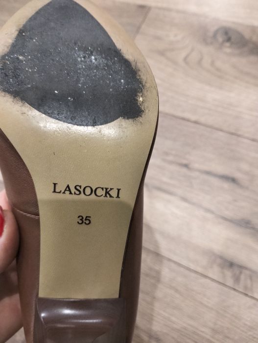 Czółenka na obcasie