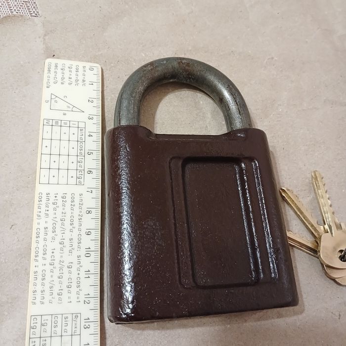 Амбариний,великий навісний  замок "УралАЗ"