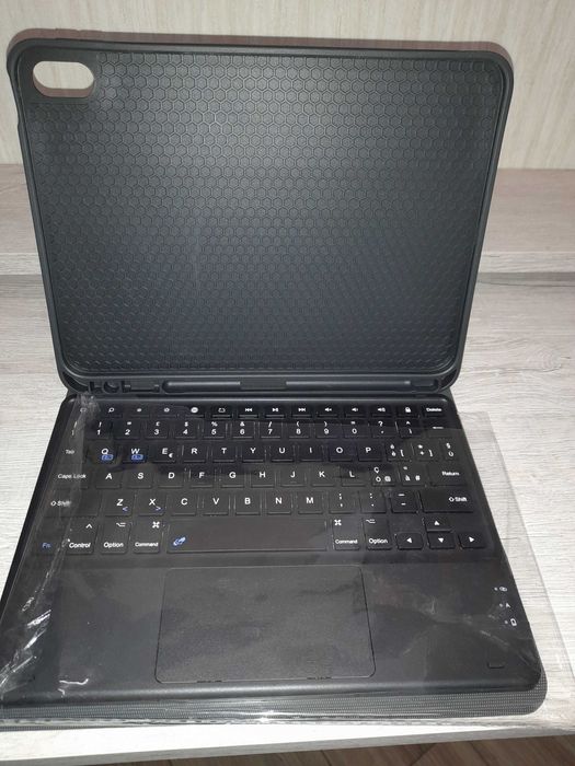 Etui ochronne do iPada 10,2" 7/8 i 9 gen z klawiaturą Bluetooth