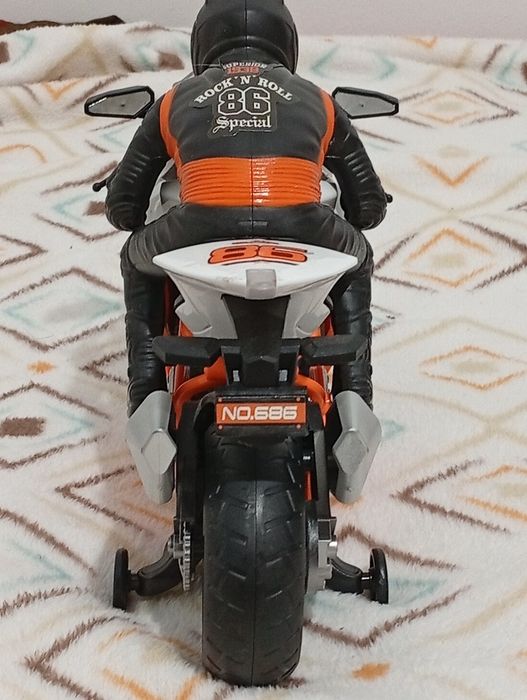 Moto de Brincar com motard a funcionar muito bem