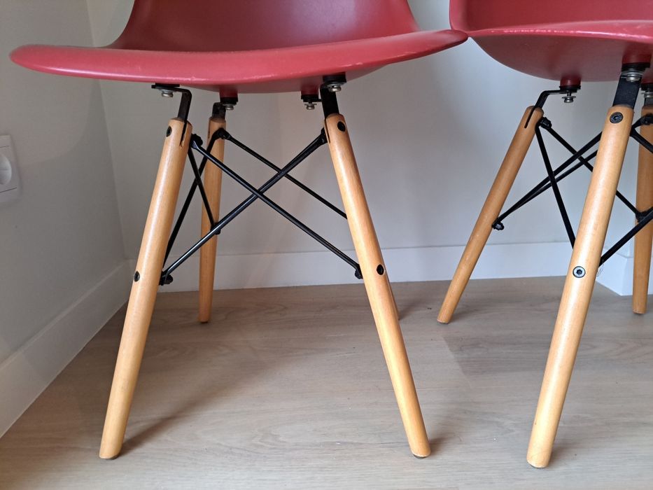 1 (uma) cadeira de jantar estilo Charles Eames

Só