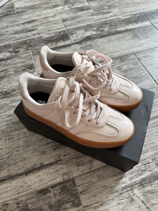 Кросівки Adidas рожеві barreda JP7105 37-38