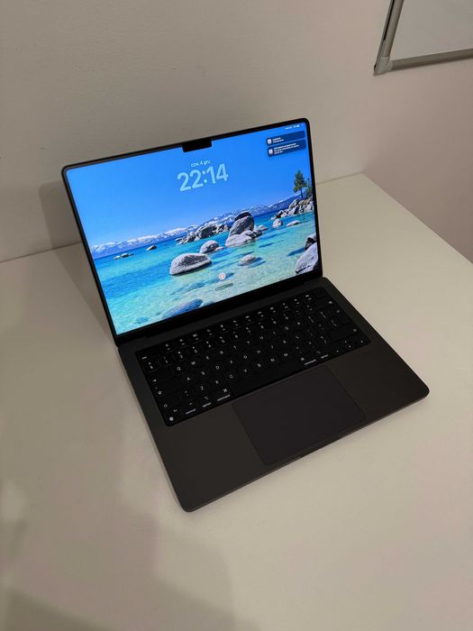 Macbook Pro M3 18GB RAM 512GB SSD - Gwiezdna Czerń