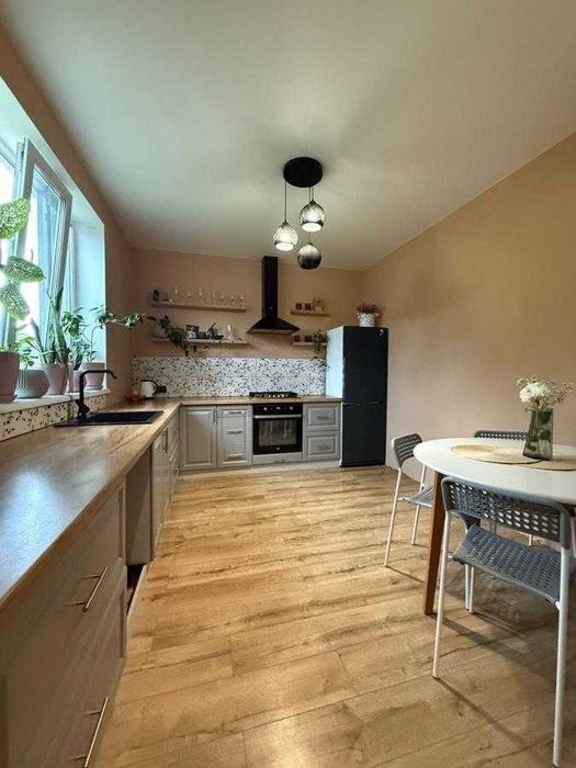 Продаж жилого будинку з ремонтом