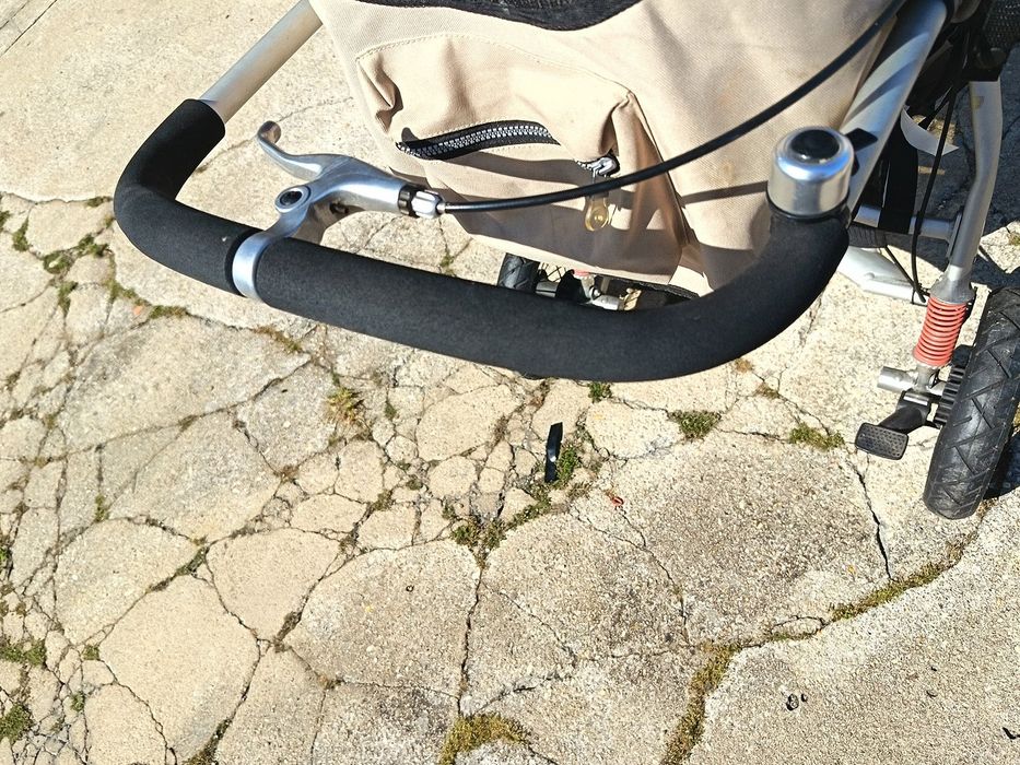 Carrinho de Bebé / Criança BREVI em bom estado com travão e bolsa