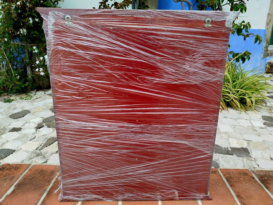 Móvel Expositor de Madeira