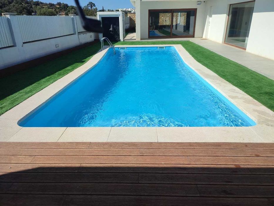 Limpeza e Manutenção de Piscinas / Pool Maintenance & Repairs