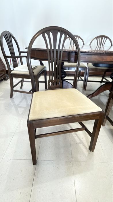 Mesa de jantar mogno