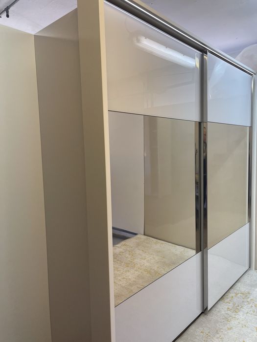 Szafa KLER ,przesuwna  białe  szkło z lustrem