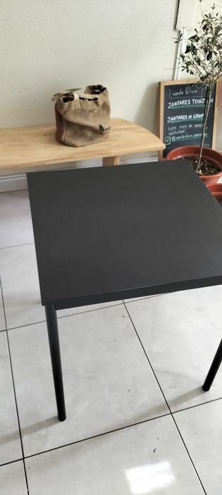 Conjunto de mesas e cadeiras