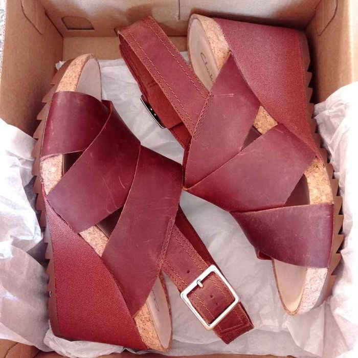 Nowe skórzane sandały na koturrnie Clarks r.38 -38,5