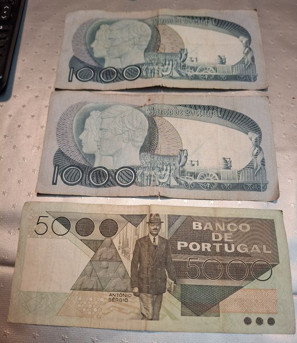 3 notas de Escudos 5mil e 2 de mil.