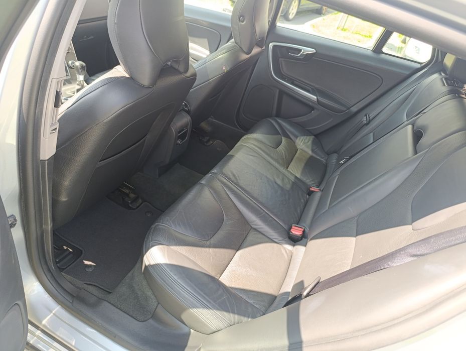 Продаж Volvo V60 2011p