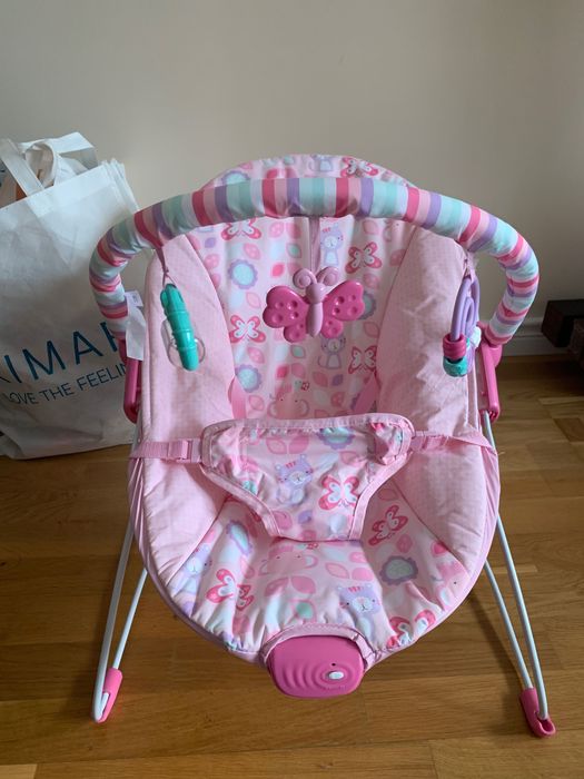 Leżaczek bujaczek z zabawkami dla dziecka dziewczynki 3kg-8kg