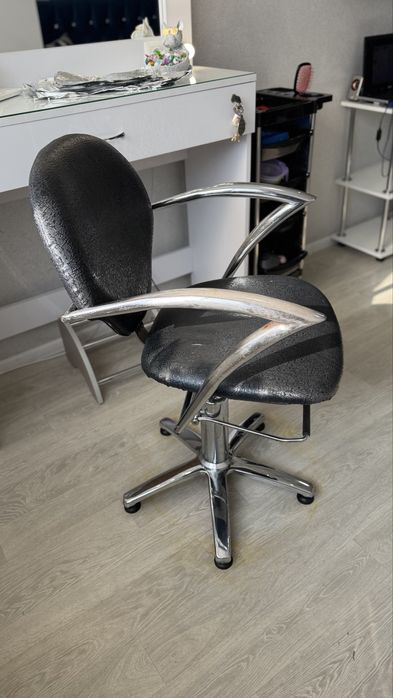 Крісло перукарське б/у