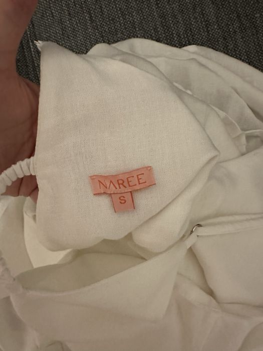 Naree sukienka biala