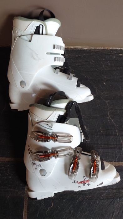 Ski: botas 40-41 e capacete UVEX L-XL - em muito bom estado