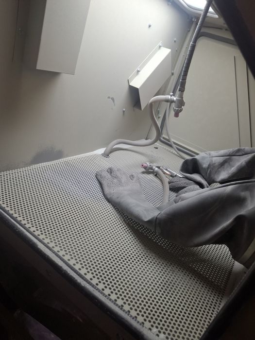 Piaskarka kabinowa Techwar 350 z odciągiem
