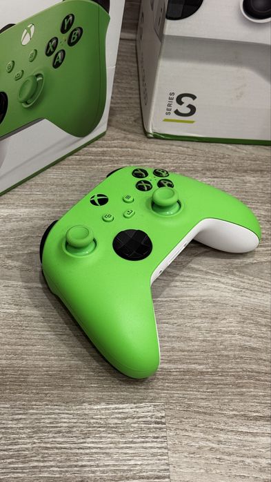 Xbox Series S 512GB + 2 геймпади