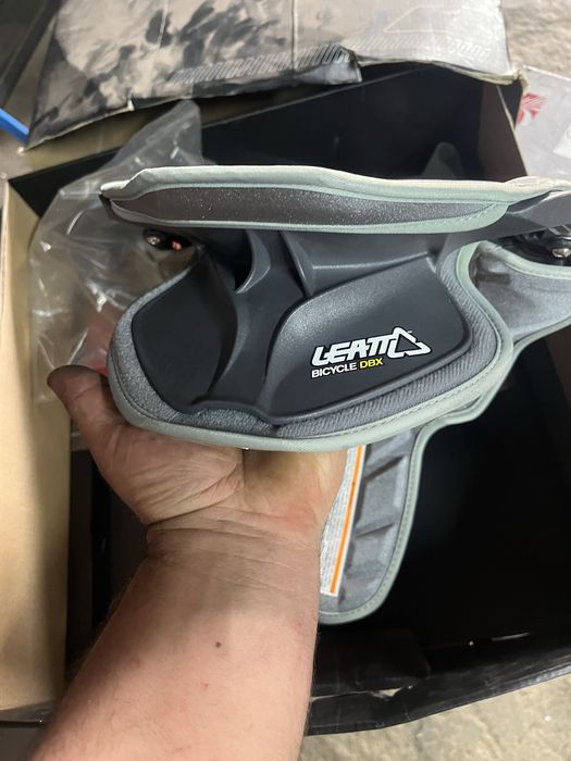cervical de motocross leatt
