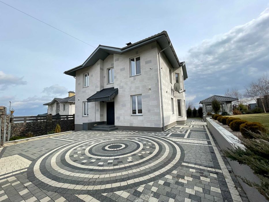 Продаю будинок, котеджне містечко Ясна Поляна, В. Корениха. Ц5