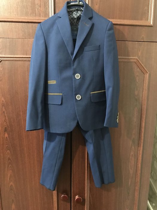 Шкільний костюм у відмінному стані